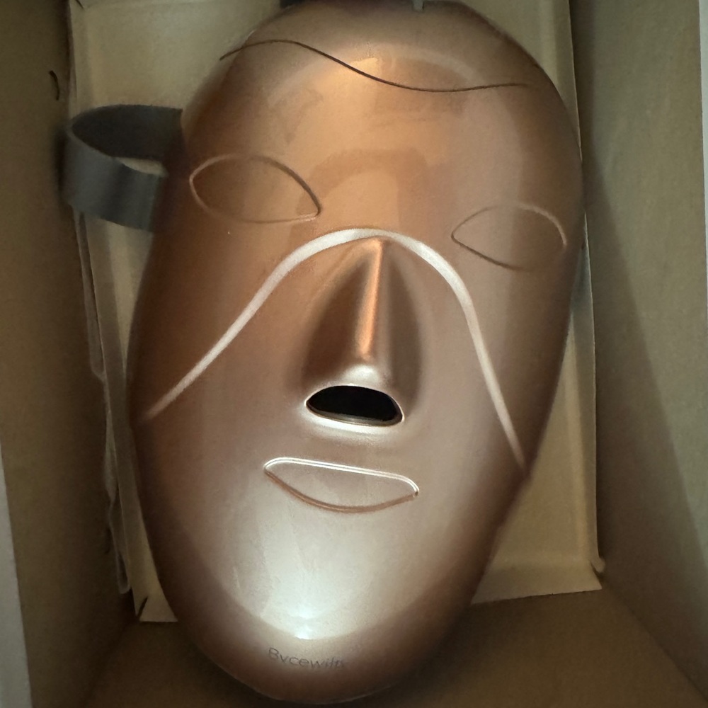 Rose Gold LED Face , collage , help with acné , spots , inflamation etc